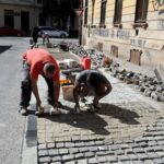 Dlažbu v centre zničili autá i počasie. Mesto do opráv nalialo milióny eur, bude to stačiť?